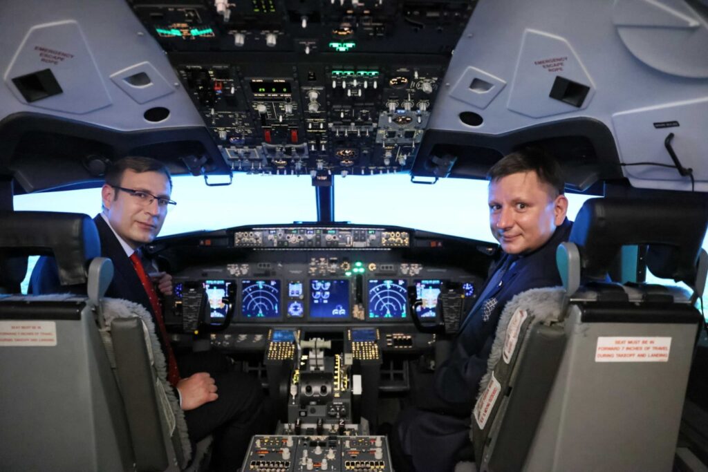 LOT otwiera centrum szkoleniowe dla pilotów i stewardess