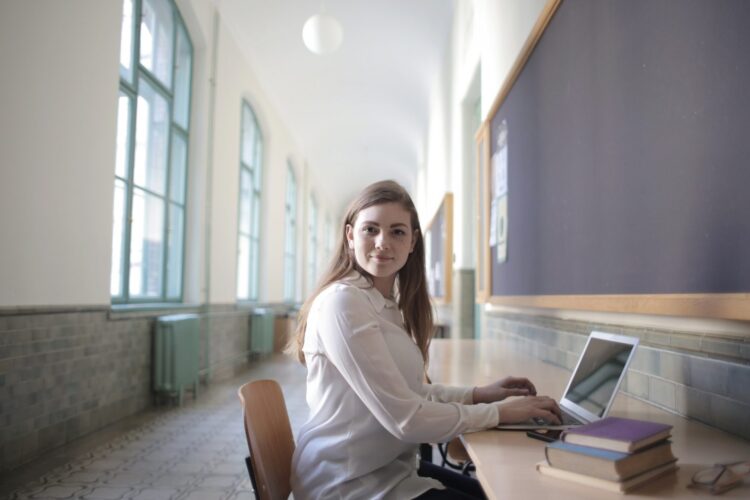 Od 1 października studia w trybie stacjonarnym
