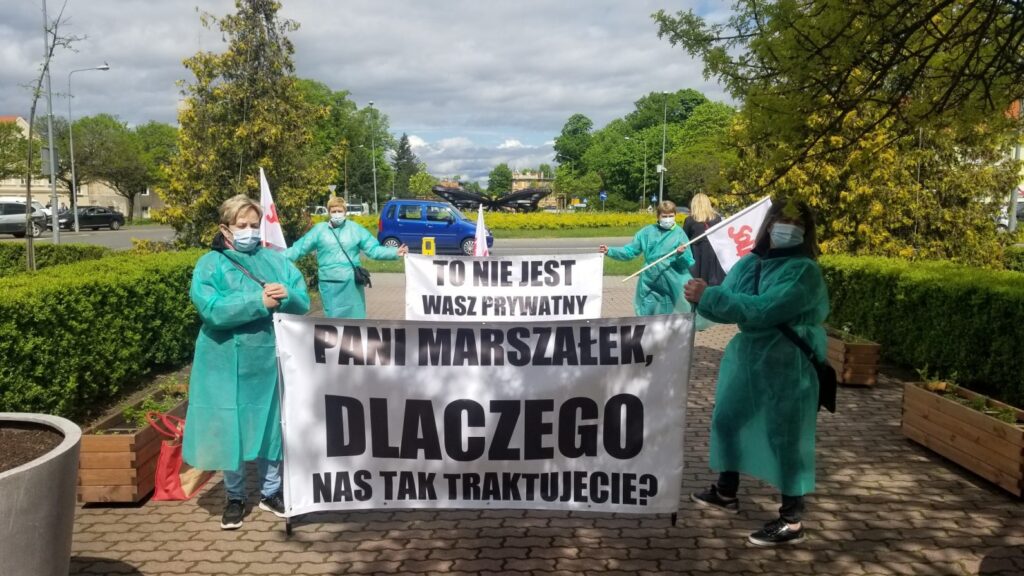 Salowe z Ciborza protestowały przed urzędem marszałkowskim Radio Zachód - Lubuskie