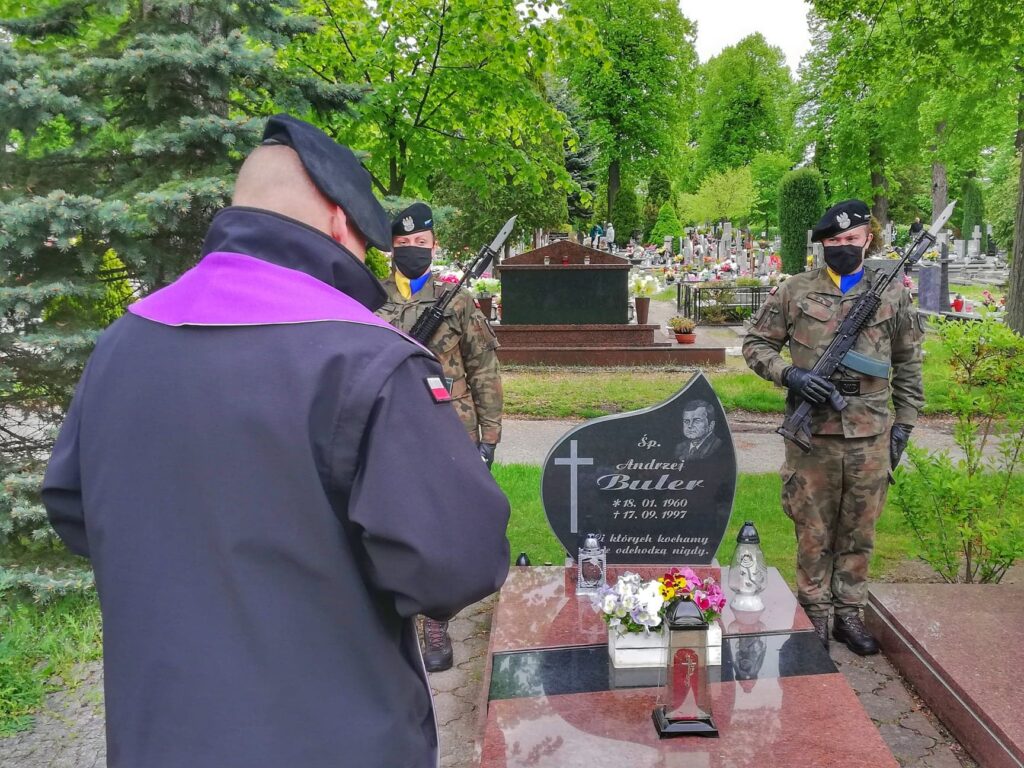 Żołnierze na motocyklach odwiedzają groby poległych [GALERIA] Radio Zachód - Lubuskie