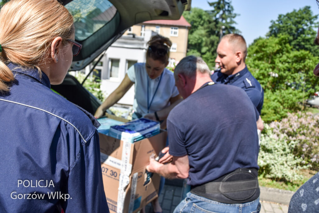 Policjanci przekazali dary dla Hospicjum św. Kamila Radio Zachód - Lubuskie