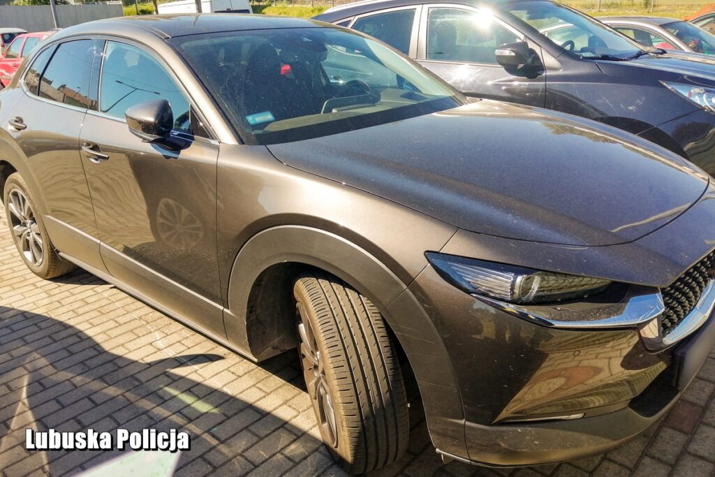 Wypożyczył auto, sfałszował jego dokumenty i sprzedał. Żagańscy policjanci odzyskali pojazd Radio Zachód - Lubuskie