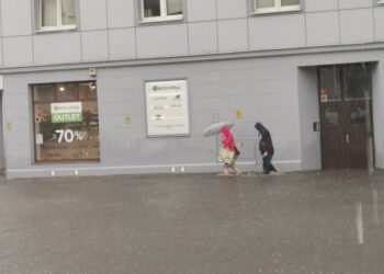 Ulewa dała się we znaki zielonogórzanom: zalane posesje i ulice