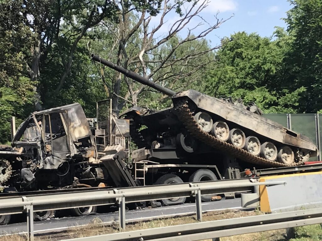 Na autostradzie A6 koło Szczecina doszło do groźnego wypadku. Płonął wojskowy sprzęt Radio Zachód - Lubuskie