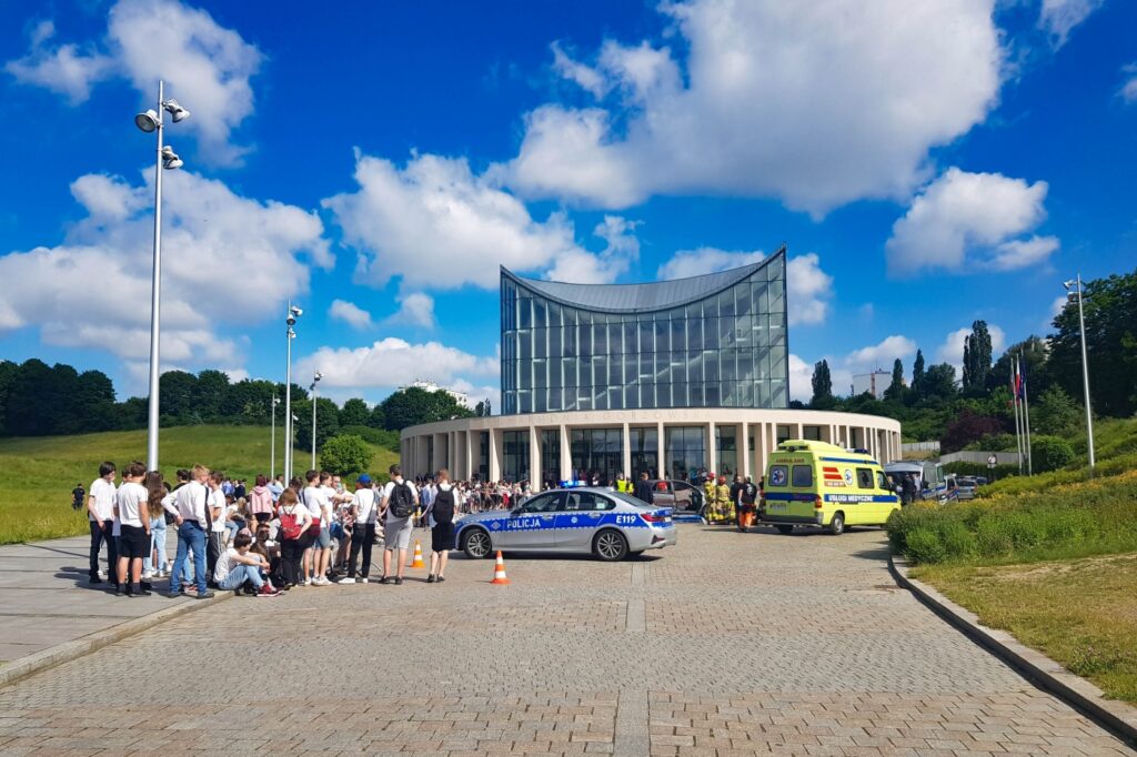Wypadek przed filharmonią obserwowały setki młodych osób Radio Zachód - Lubuskie