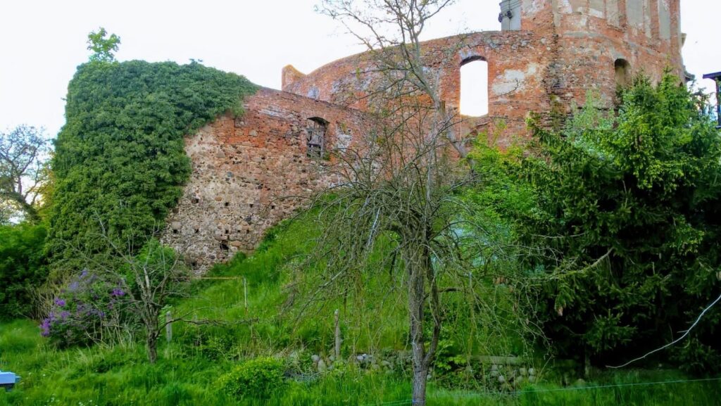 Ruiny kościoła ewangelickiego własnością gminy Szprotawa Radio Zachód - Lubuskie