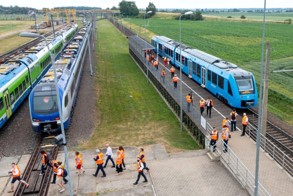 Pierwszy na świecie pociąg wodorowy przyjechał do Polski