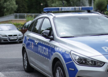 Uciekał policji kradzionym autem, trafił do aresztu