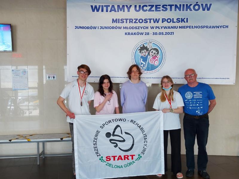Dwoje pływaków Startu Zielona Góra z medalami MP juniorów Radio Zachód - Lubuskie