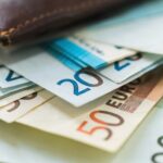 Prawie co drugi Polak uważa, że nie powinniśmy przyjmować eurowaluty