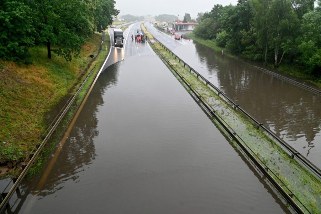 Ulewy nad Polską. Zalane posesje i budynki od Pomorza po Lubelszczyznę