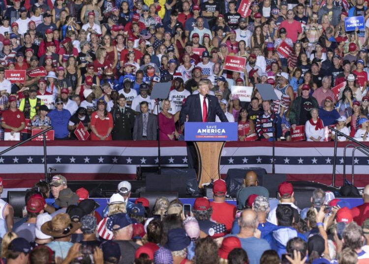 Trump: Zarzuty wobec moich ludzi są jak prześladowania w krajach komunistycznych