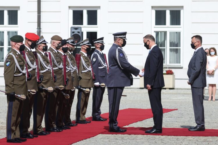 Prezydent wręczył awanse generalskie oficerom Wojska Polskiego