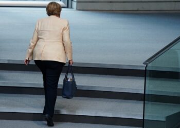 Niemcy: ostatnie posiedzenie Bundestagu z udziałem kanclerz Merkel