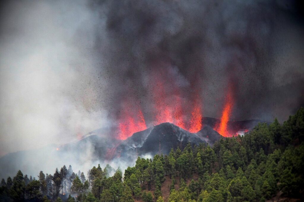 Hiszpania: wybuchł wulkan na wyspie La Palma, trwa ewakuacja ludności Radio Zachód - Lubuskie