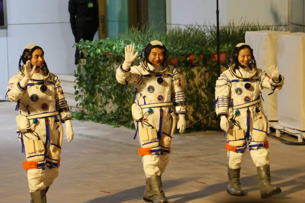Troje taikonautów dotarło do chińskiej stacji kosmicznej Radio Zachód - Lubuskie
