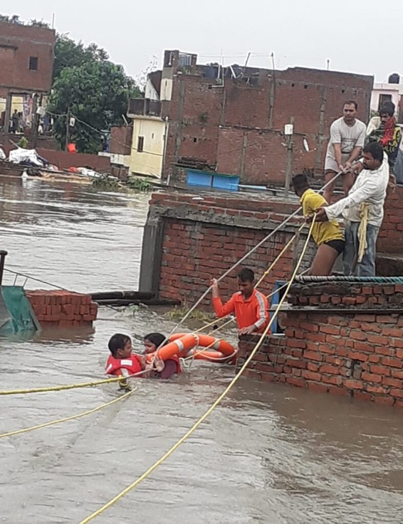 Gwałtowne ulewy i powodzie w Indiach i Nepalu Radio Zachód - Lubuskie