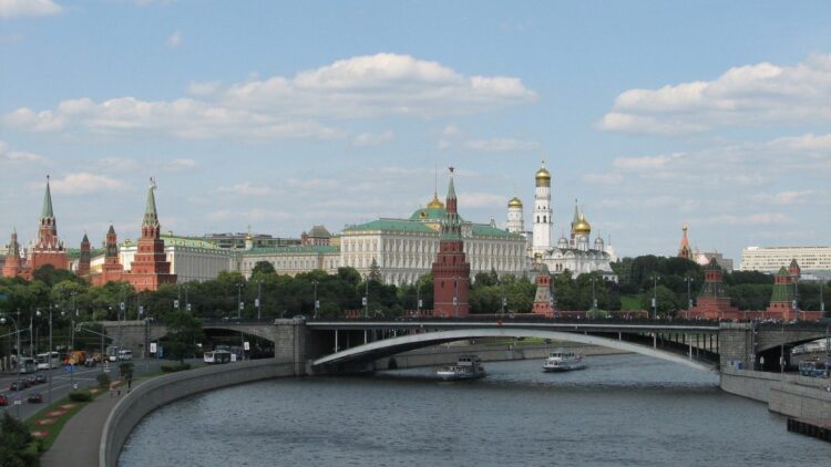 Echo Moskwy: rosyjscy politycy ukrywają pieniądze w rajach podatkowych