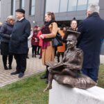 Siedzi na poduszce z książką i winogronem... Nowy bachusik UZ! 21 Siedzi na poduszce z książką i winogronem... Nowy bachusik UZ! Radio Zachód - Lubuskie