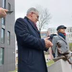 Siedzi na poduszce z książką i winogronem... Nowy bachusik UZ! 17 Siedzi na poduszce z książką i winogronem... Nowy bachusik UZ! Radio Zachód - Lubuskie