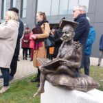 Siedzi na poduszce z książką i winogronem... Nowy bachusik UZ! 20 Siedzi na poduszce z książką i winogronem... Nowy bachusik UZ! Radio Zachód - Lubuskie