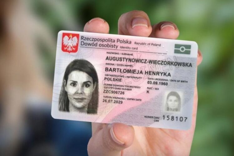 Od dziś można wnioskować o nowy dowód osobisty. Pojawią się w nim odciski palców 9 nowy dowód osobisty, odciski palców