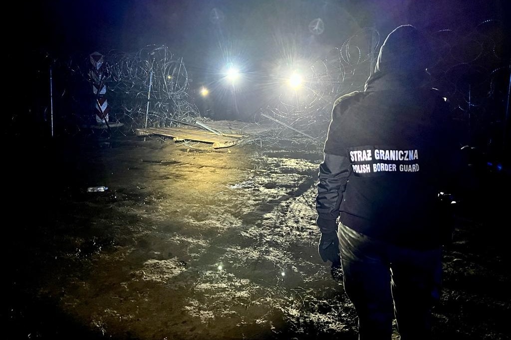 Migranci i białoruskie służby zniszczyli w nocy tymczasową zaporę graniczną Radio Zachód - Lubuskie