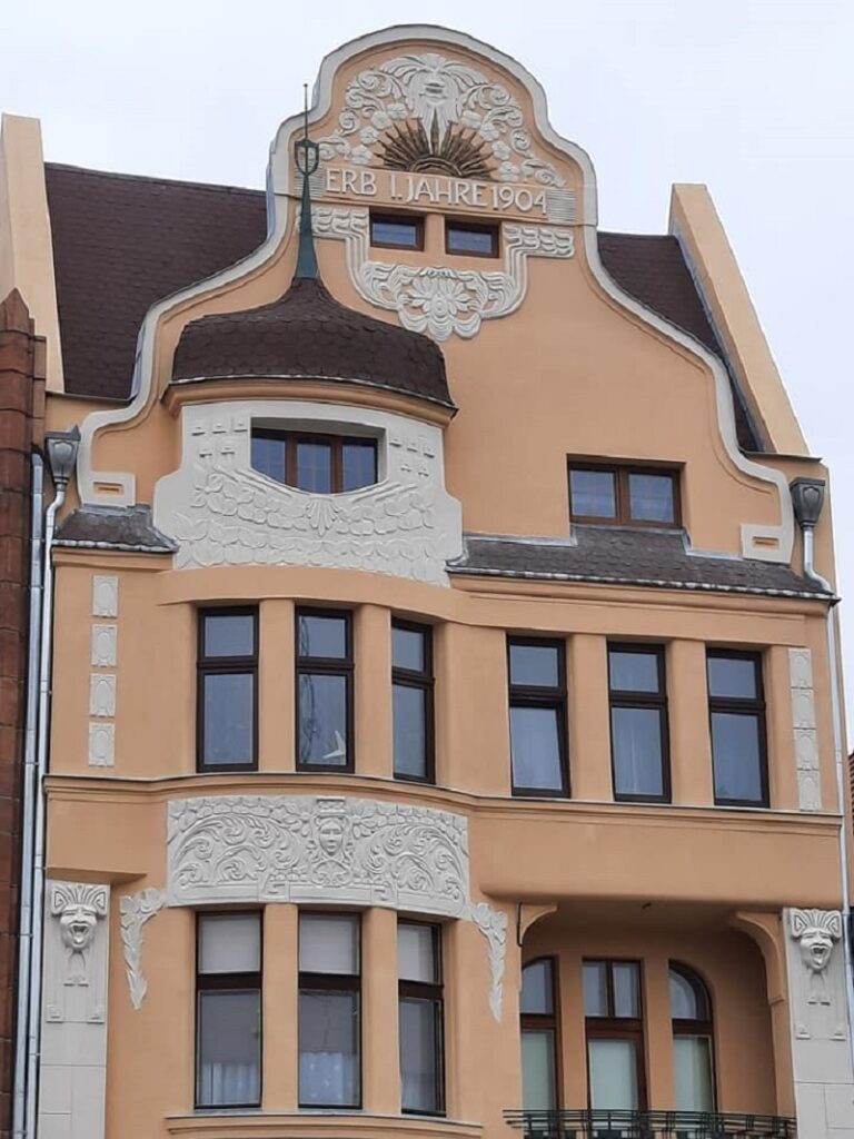 Dotacje na remonty żarskich kamienic Radio Zachód - Lubuskie