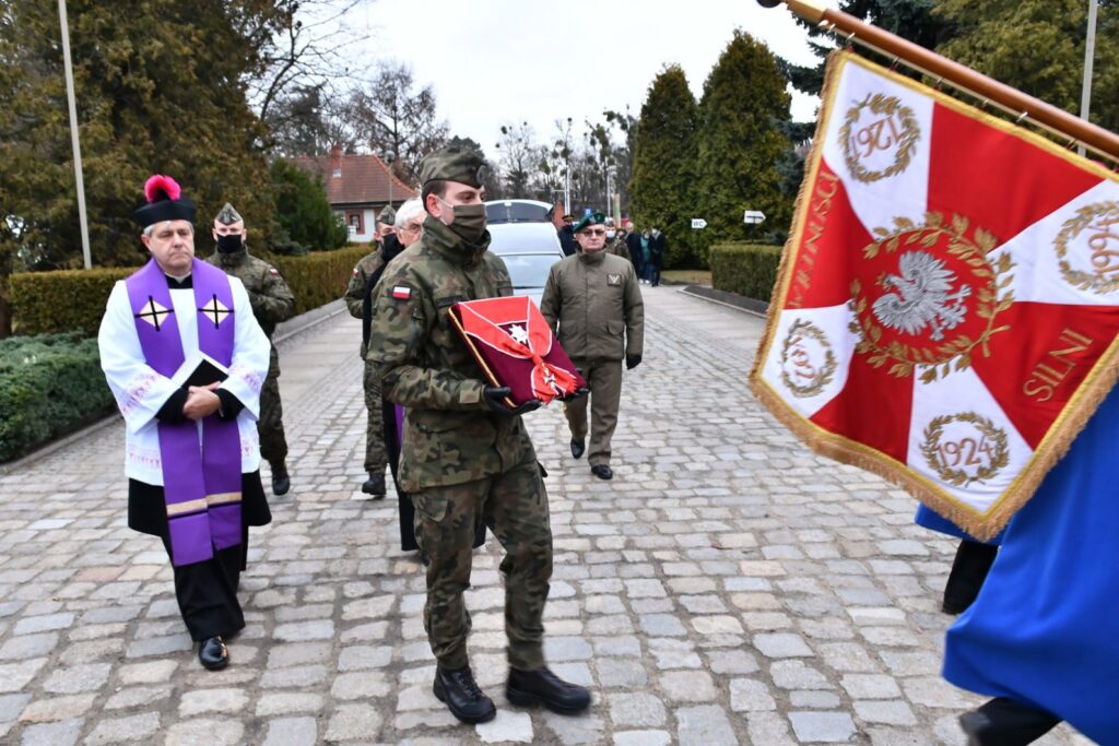 Rodzina, przyjaciele i mieszkańcy pożegnali Sylwestra Chęcińskiego we Wrocławiu Radio Zachód - Lubuskie