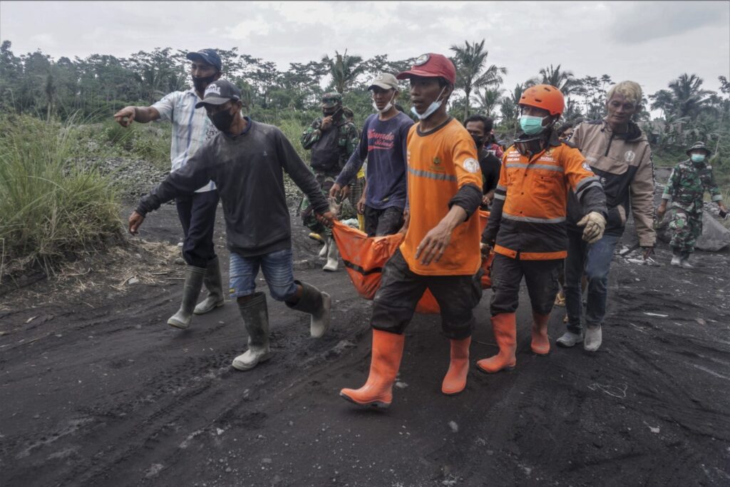 Erupcja wulkanu Semeru w Indonezji. Nie żyje 13 osób Radio Zachód - Lubuskie