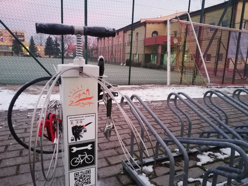 W Żaganiu powstały stacje naprawy rowerów Radio Zachód - Lubuskie