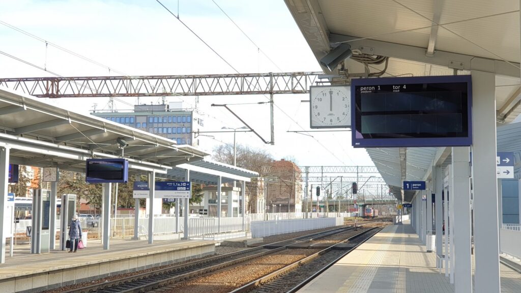Jak dotrzeć pociągiem do Poznania? Nadal autobusem Radio Zachód - Lubuskie