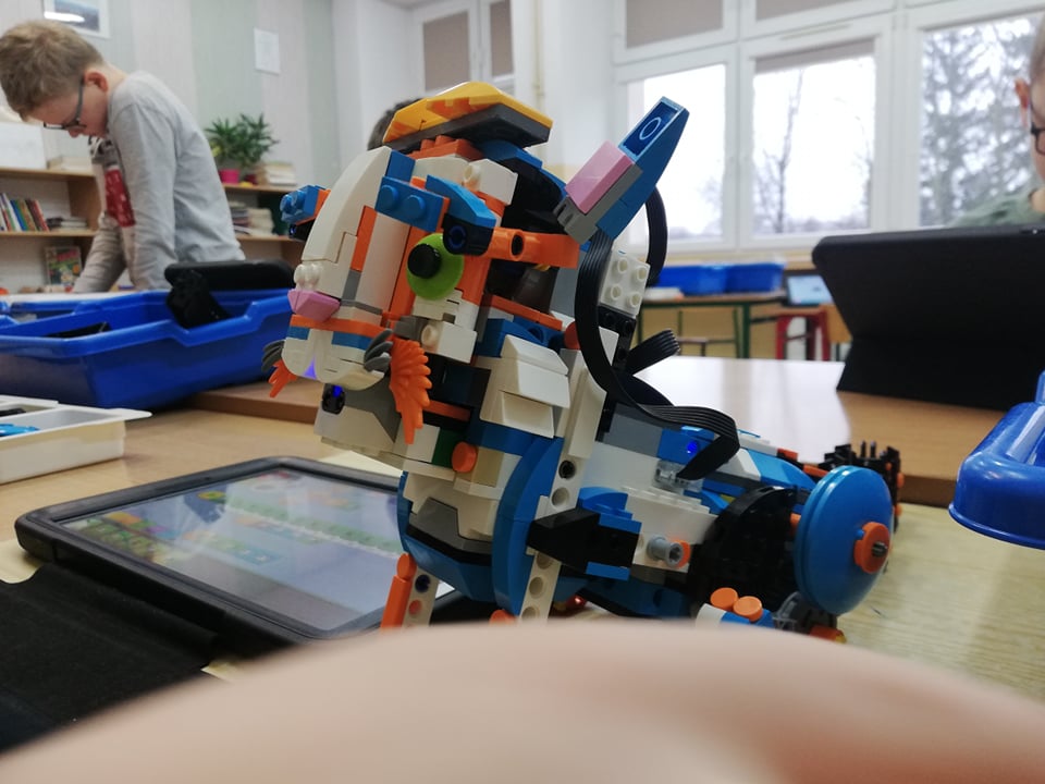 Lego roboty podczas ferii w żarskiej podstawówce Radio Zachód - Lubuskie