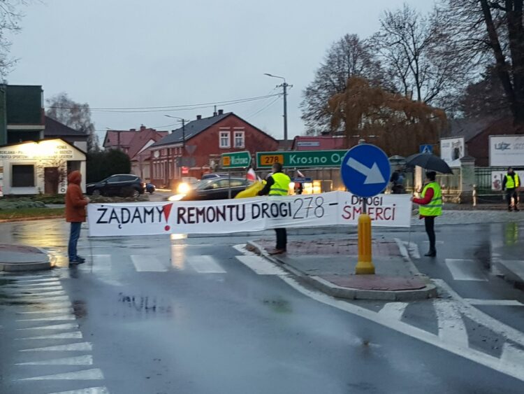 Zdjęcie archiwalne z 18 listopada 2019 roku. Protest w sprawie drogi 278. Fot. S. Kordyjalik