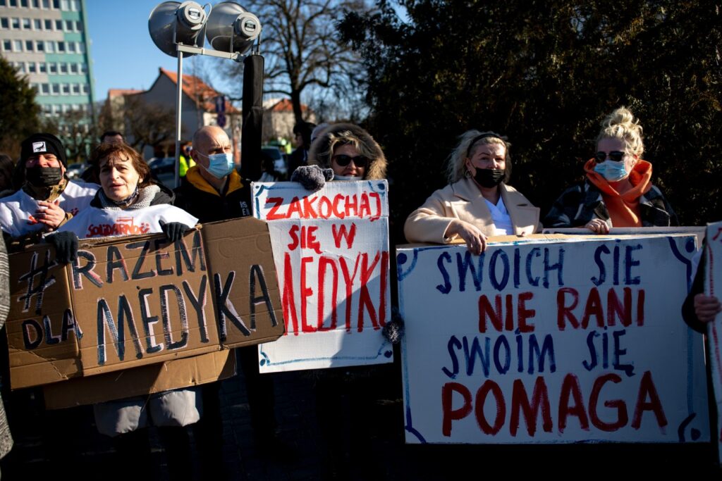 Manifestacja "MEDYK ZOSTAJE" w Zielonej Górze [DUŻO ZDJĘĆ] Radio Zachód - Lubuskie