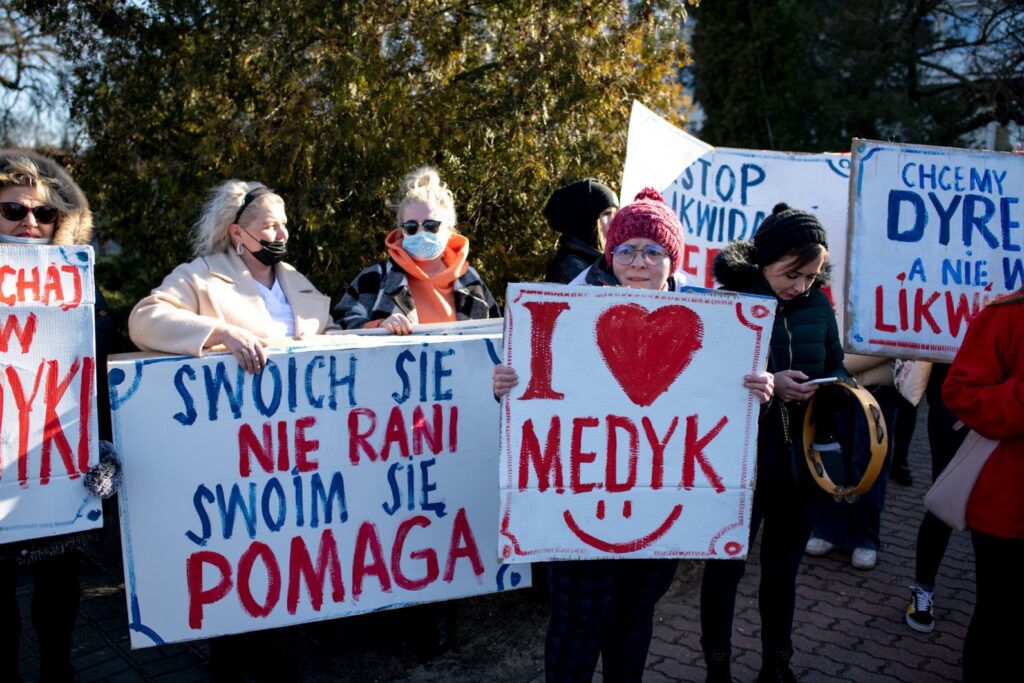 Manifestacja "MEDYK ZOSTAJE" w Zielonej Górze [DUŻO ZDJĘĆ] Radio Zachód - Lubuskie