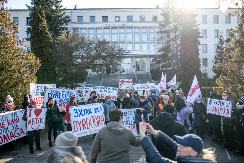 Manifestacja "MEDYK ZOSTAJE" w Zielonej Górze [DUŻO ZDJĘĆ] Radio Zachód - Lubuskie