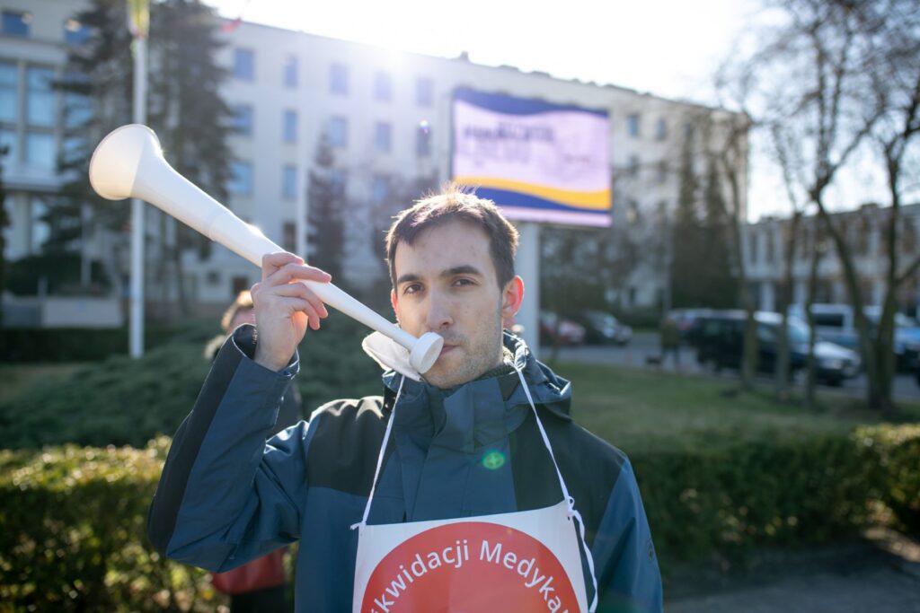 Manifestacja "MEDYK ZOSTAJE" w Zielonej Górze [DUŻO ZDJĘĆ] Radio Zachód - Lubuskie