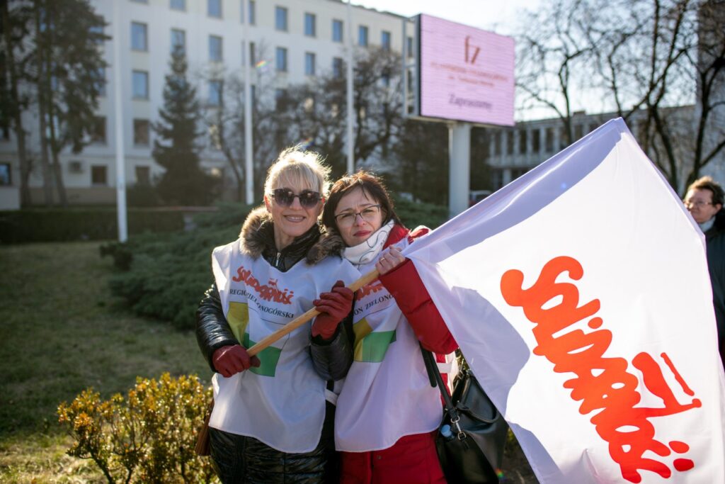 Manifestacja "MEDYK ZOSTAJE" w Zielonej Górze [DUŻO ZDJĘĆ] Radio Zachód - Lubuskie