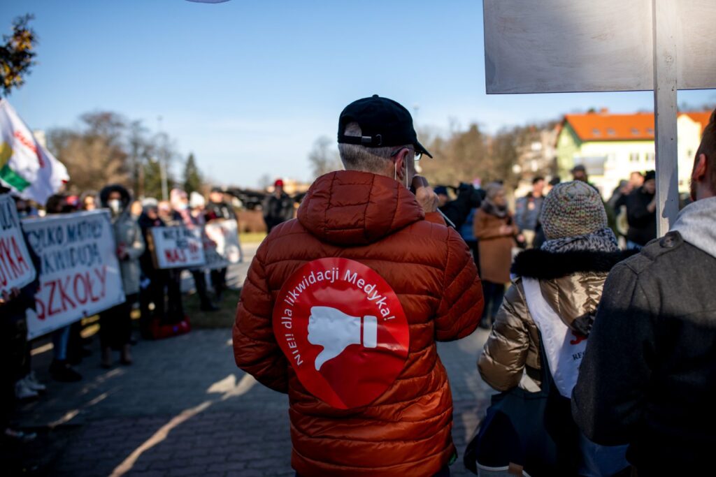 Manifestacja "MEDYK ZOSTAJE" w Zielonej Górze [DUŻO ZDJĘĆ] Radio Zachód - Lubuskie