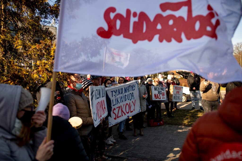 Manifestacja "MEDYK ZOSTAJE" w Zielonej Górze [DUŻO ZDJĘĆ] Radio Zachód - Lubuskie