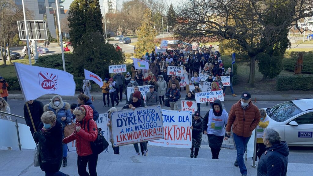 Manifestacja "MEDYK ZOSTAJE" w Zielonej Górze [DUŻO ZDJĘĆ] Radio Zachód - Lubuskie