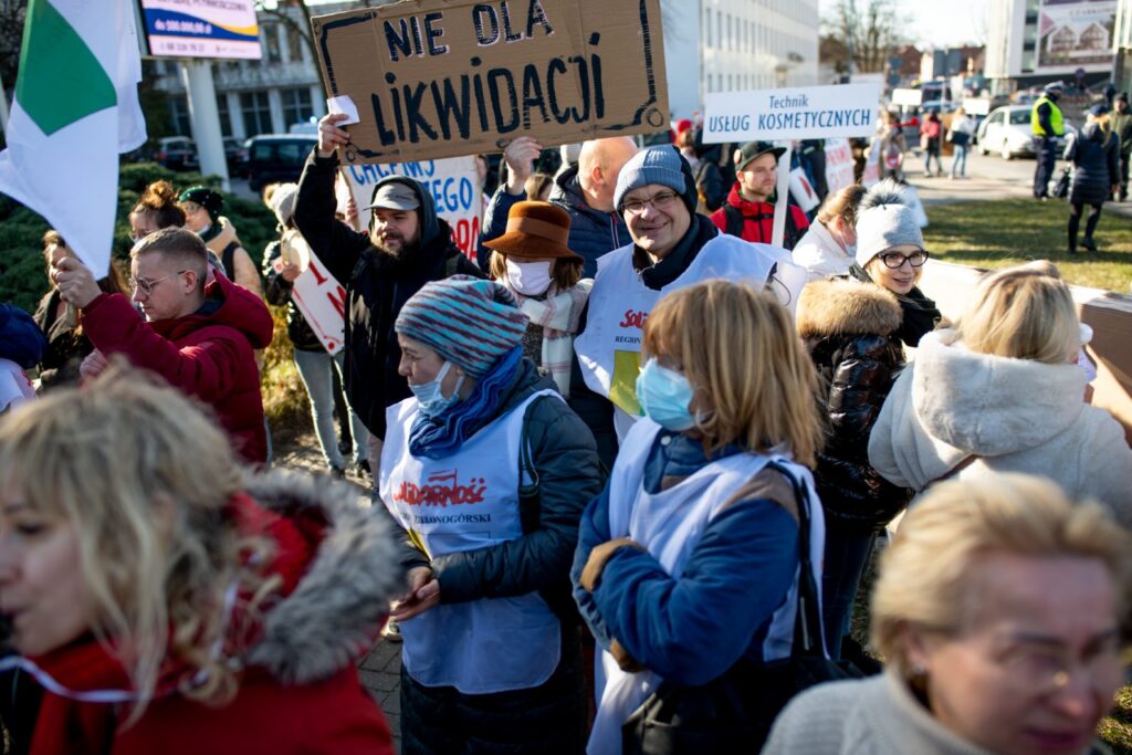 Manifestacja "MEDYK ZOSTAJE" w Zielonej Górze [DUŻO ZDJĘĆ] Radio Zachód - Lubuskie