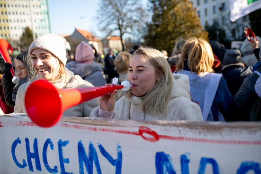 Manifestacja "MEDYK ZOSTAJE" w Zielonej Górze [DUŻO ZDJĘĆ] Radio Zachód - Lubuskie