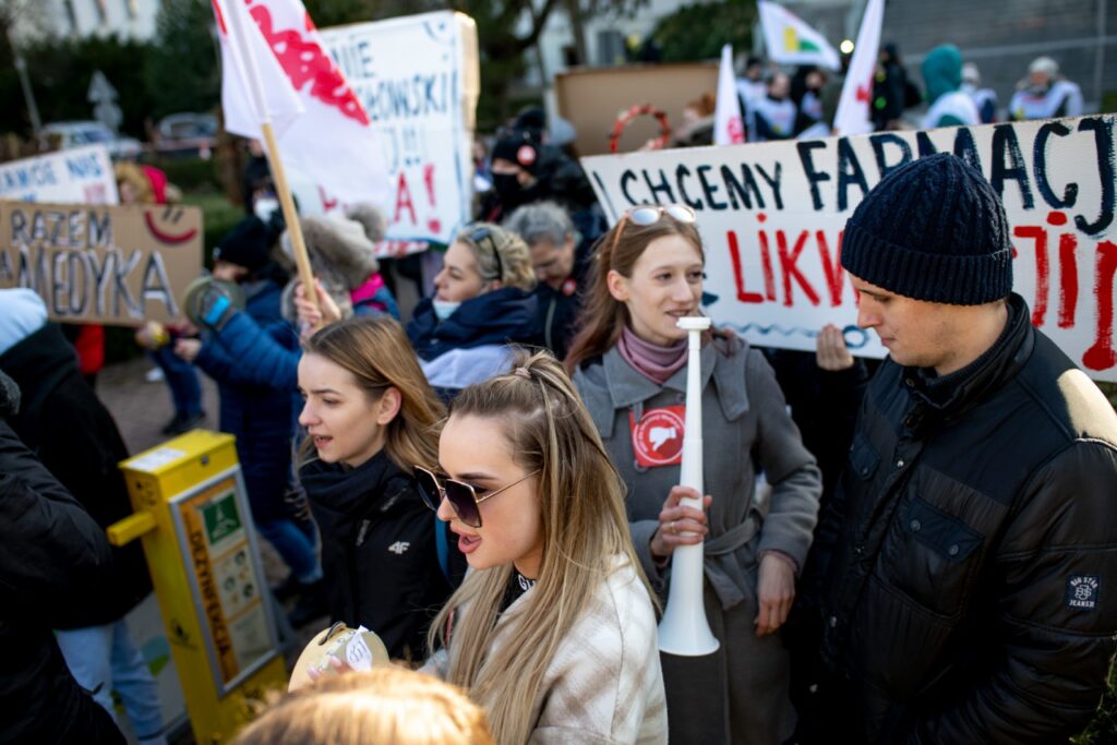 Manifestacja "MEDYK ZOSTAJE" w Zielonej Górze [DUŻO ZDJĘĆ] Radio Zachód - Lubuskie