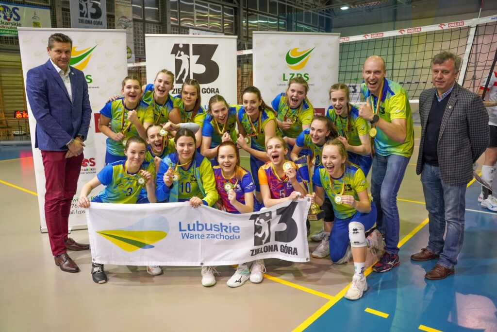 Siatkarki UKS-u 13 VII LO Zielona Góra wygrały turniej finałowy ligi juniorek Radio Zachód - Lubuskie