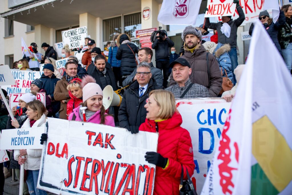 Manifestacja "MEDYK ZOSTAJE" w Zielonej Górze [DUŻO ZDJĘĆ] Radio Zachód - Lubuskie