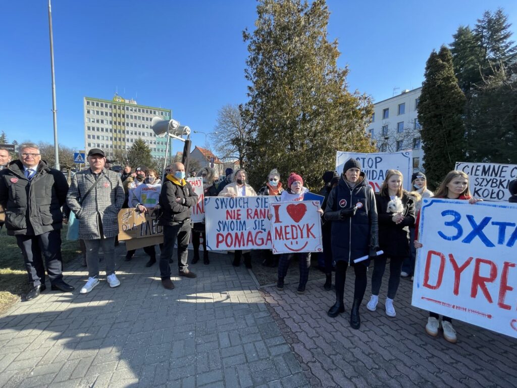 Manifestacja "MEDYK ZOSTAJE" w Zielonej Górze [DUŻO ZDJĘĆ] Radio Zachód - Lubuskie