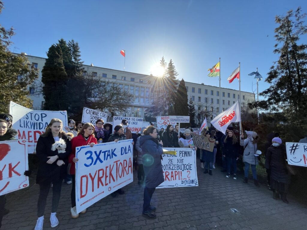 Manifestacja "MEDYK ZOSTAJE" w Zielonej Górze [DUŻO ZDJĘĆ] Radio Zachód - Lubuskie