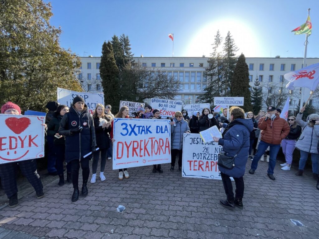 Manifestacja "MEDYK ZOSTAJE" w Zielonej Górze [DUŻO ZDJĘĆ] Radio Zachód - Lubuskie